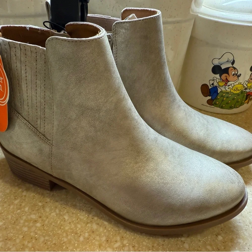 Youth Sz 5 Ankle Boots Side Zip Silver Toupee Shoes Wonder Nation Brand New